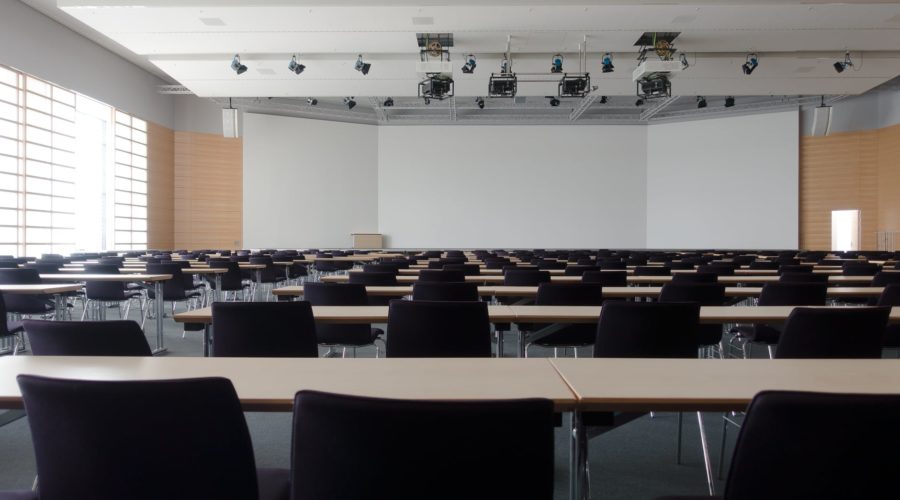 The most comprehensive guide to projector screen rentals. Bonus: Common Mistakes